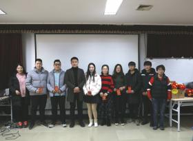 新春迎元宵，歡聲振精神，愛(ài)元宵三五風(fēng)光，繁光遠(yuǎn)綴天