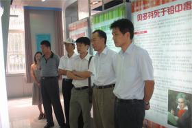 山東省食品藥品監督管理局副局長(cháng)陳耕一行到我公司參觀(guān)、視察