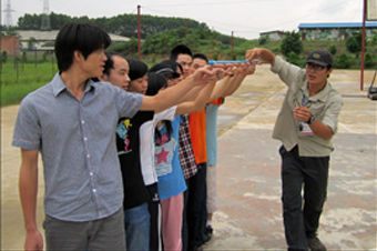 挑戰(zhàn)自我　熔煉團隊