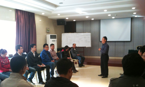 董事長(cháng)湯傳湯先生為東北大區銷(xiāo)售將士做精彩的文化培訓